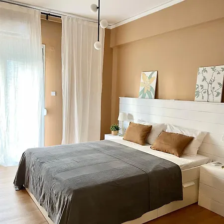 Comfy And Spacious Two Bedroom With Balcony Apartament Ateny