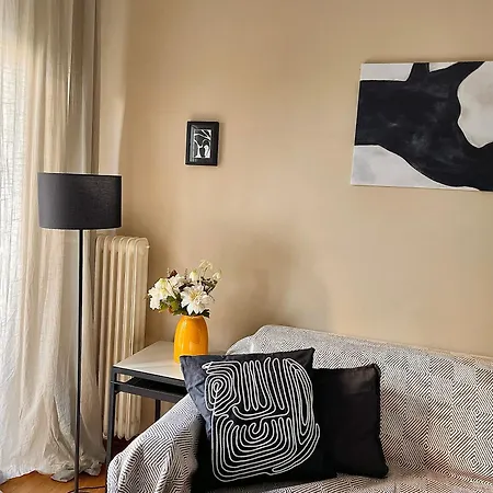 Comfy And Spacious Two Bedroom With Balcony Apartament Ateny