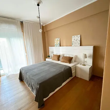 Comfy And Spacious Two Bedroom With Balcony Apartament Ateny