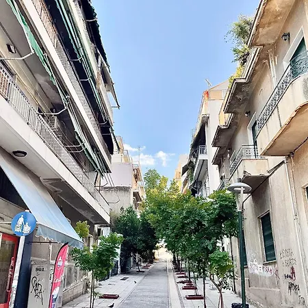 Comfy And Spacious Two Bedroom With Balcony Apartament Ateny