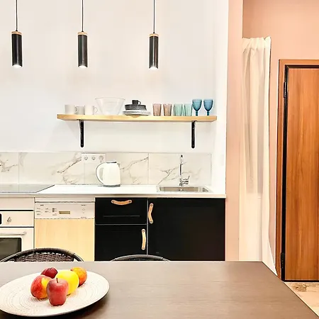 Comfy And Spacious Two Bedroom With Balcony Ateny
